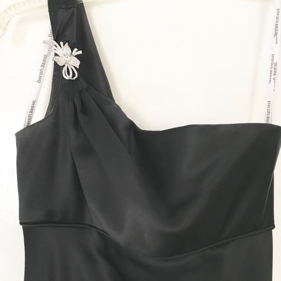 David’s Bridal Black Satin Gown size 4 - Picture 2 of 5